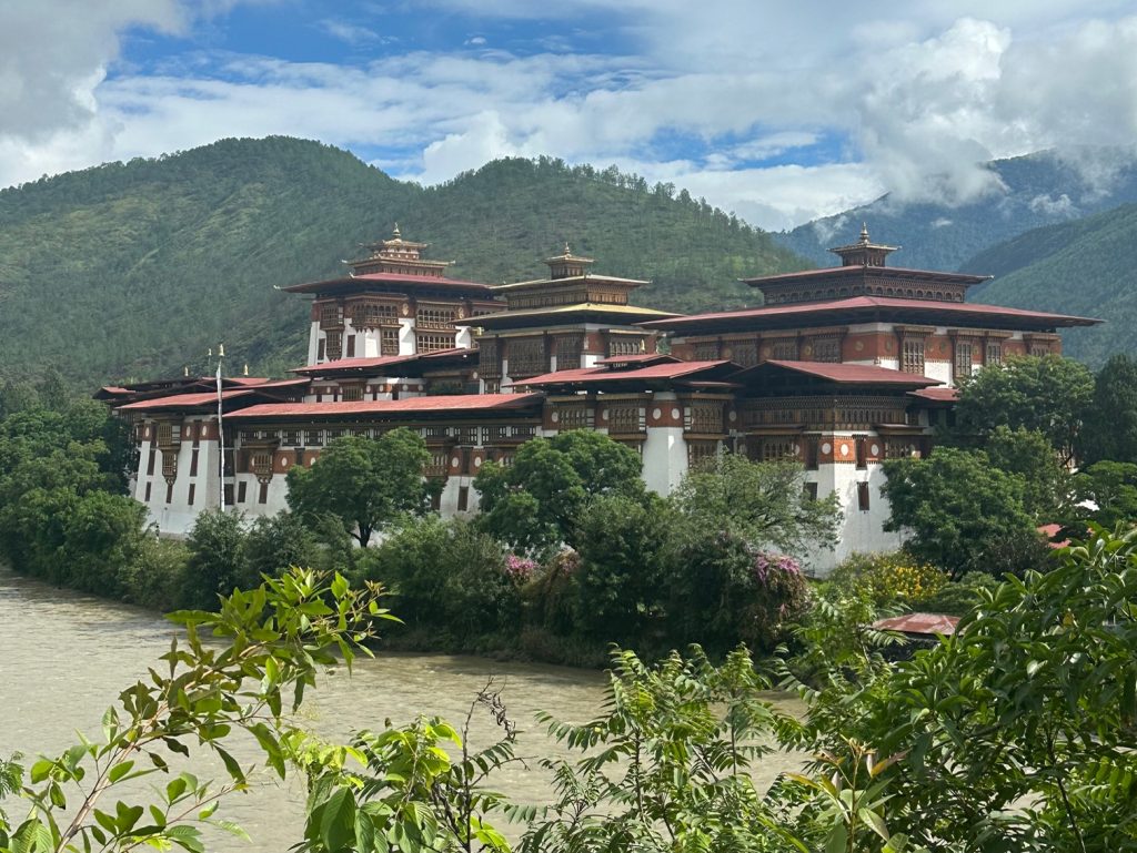 Discover Bhutan – The Land of the Thunder Dragon